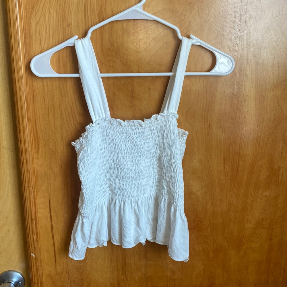 Cute cropped white ruched top NWT